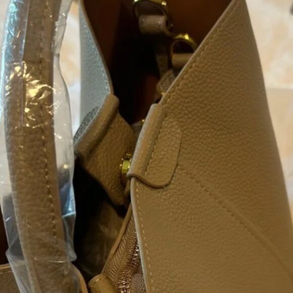 NWOT Tan Vegan Leather Bucket Bag - Picture 4 of 13